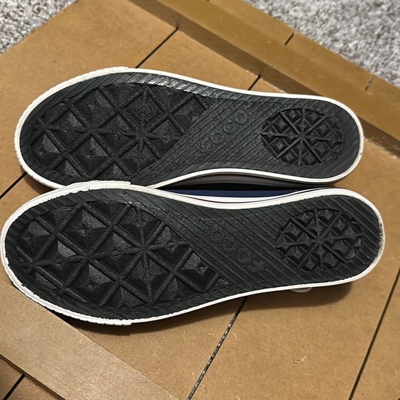 Boston Red Sox canvas shoes size 5-6 from mlb store - Picture 2 of 4